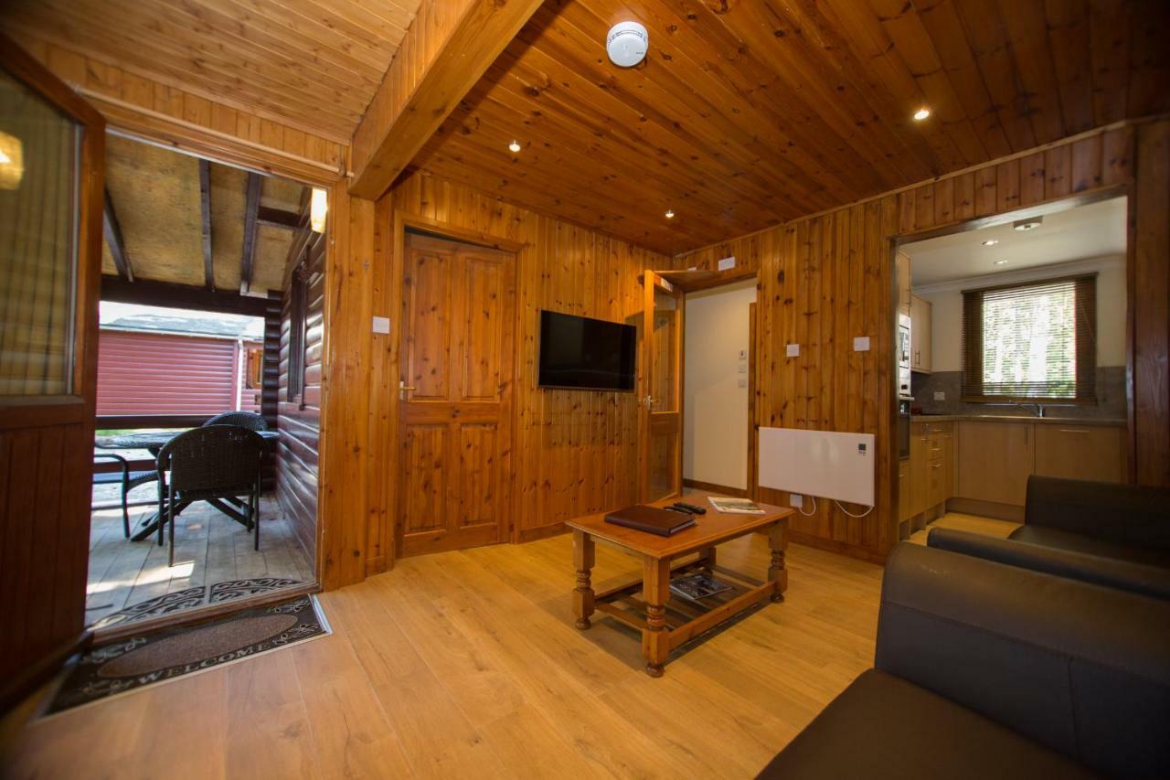 Invercauld Lodges Ballater Extérieur photo