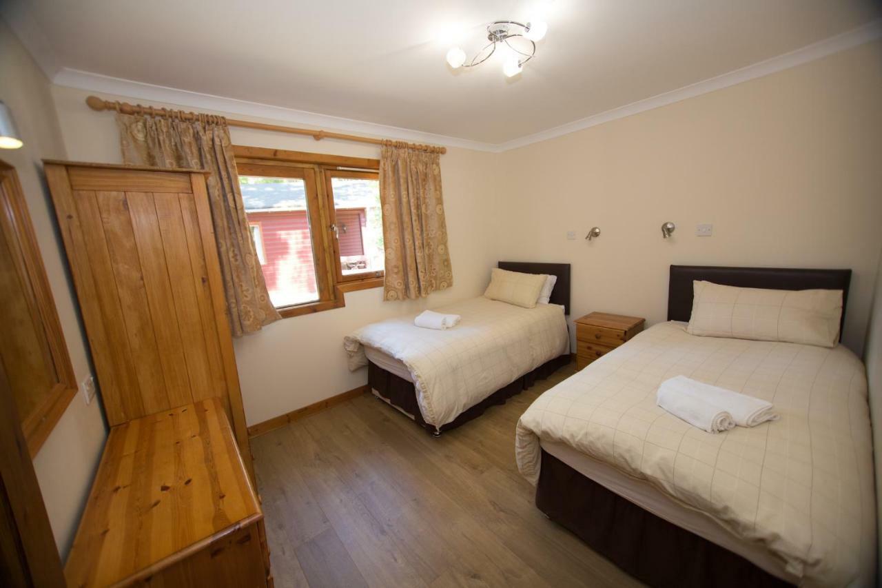 Invercauld Lodges Ballater Extérieur photo