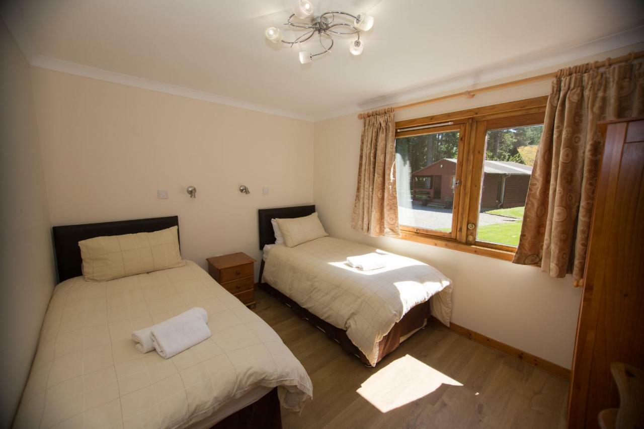 Invercauld Lodges Ballater Extérieur photo